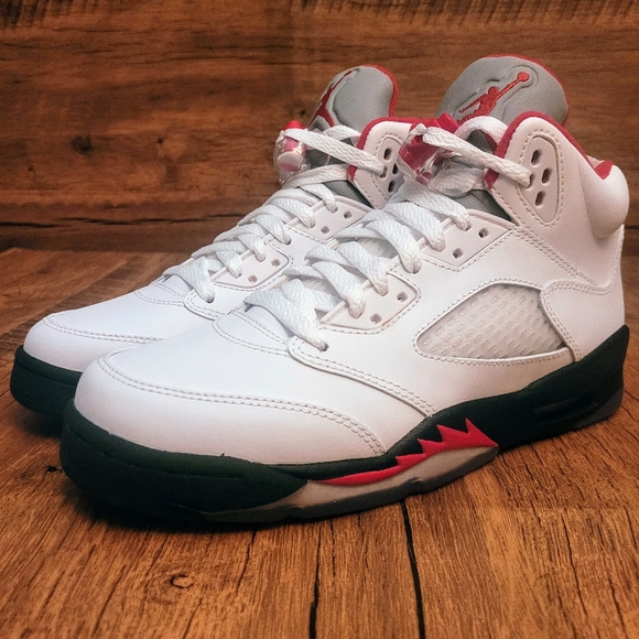 Nike Air Jordan 5 Retro Fire Red 2013 GS Size 6y DS 440888-100 Brand New - Picture 3 of 12